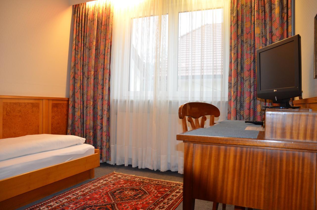 Hotel Alhartinger Hof Leonding Room photo